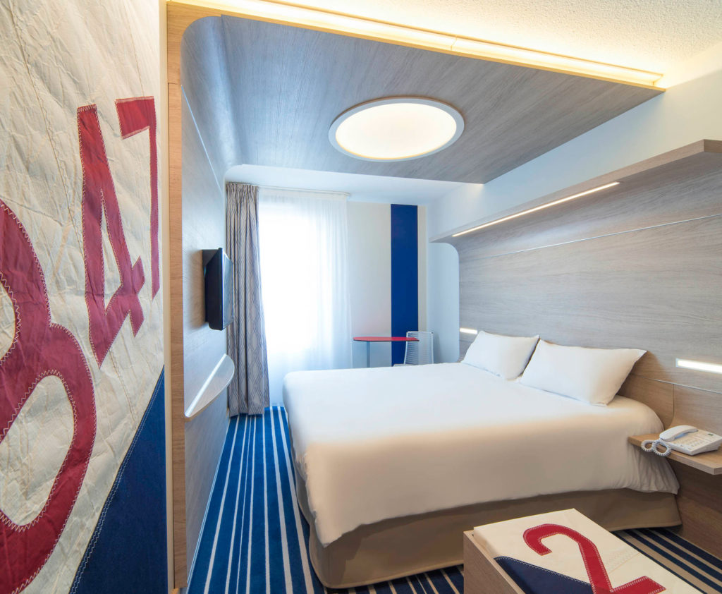 Décoration et agencement des chambres de l'hôtel Ibis Styles de La Rochelle