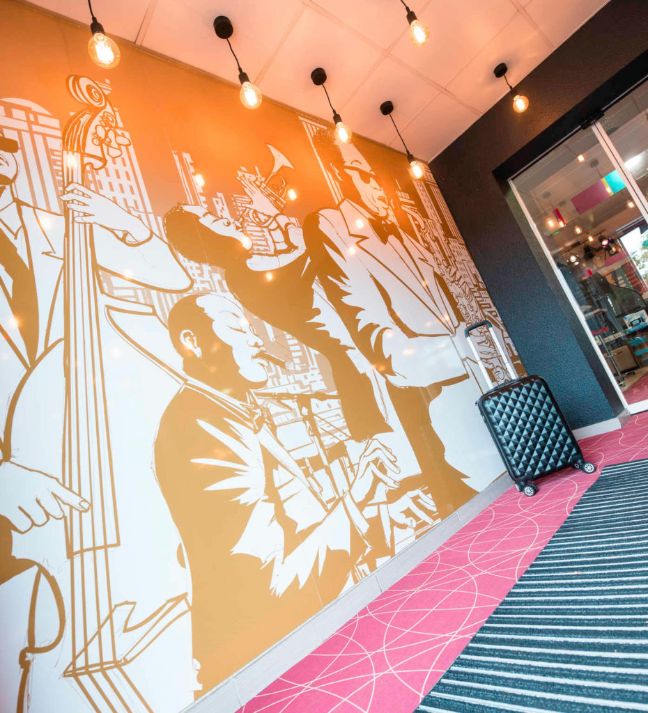 Une décoration sur le thème du Jazz pour l'hôtel Ibis Styles de Toulouse Blagnac