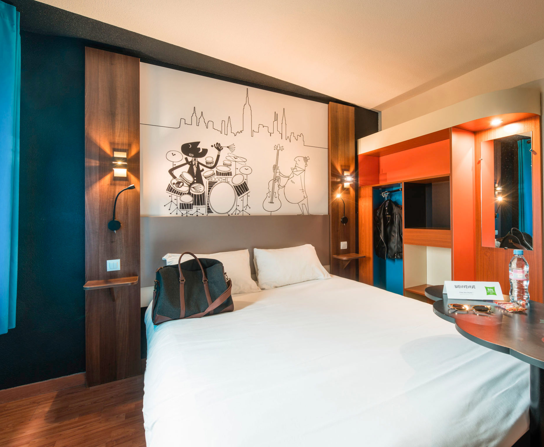 Décoration des têtes de lit de l'hôtel Ibis Styles Toulouse Blagnac