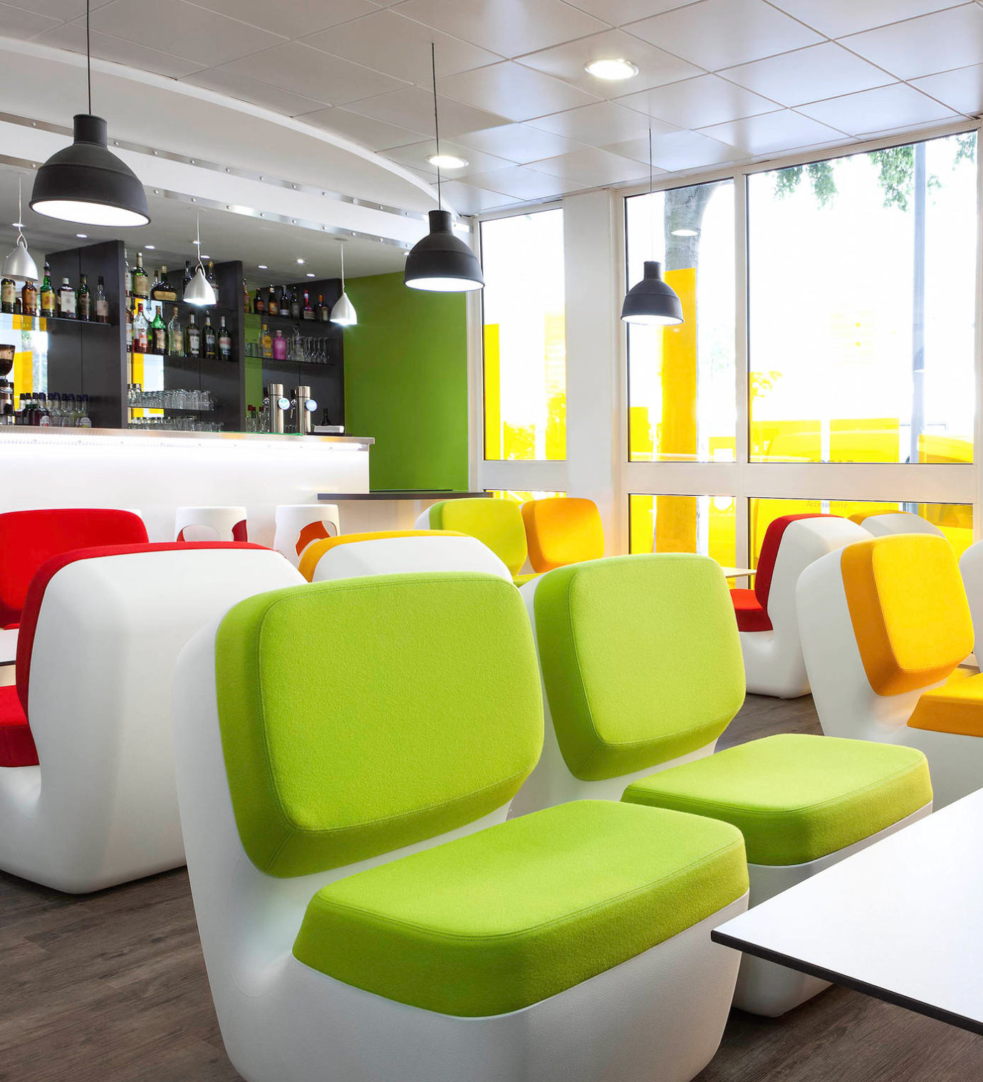 Rénovation et agencement de l'espace bar et du lobby de l'hôtel Ibis Styles de Lyon Villeurbanne