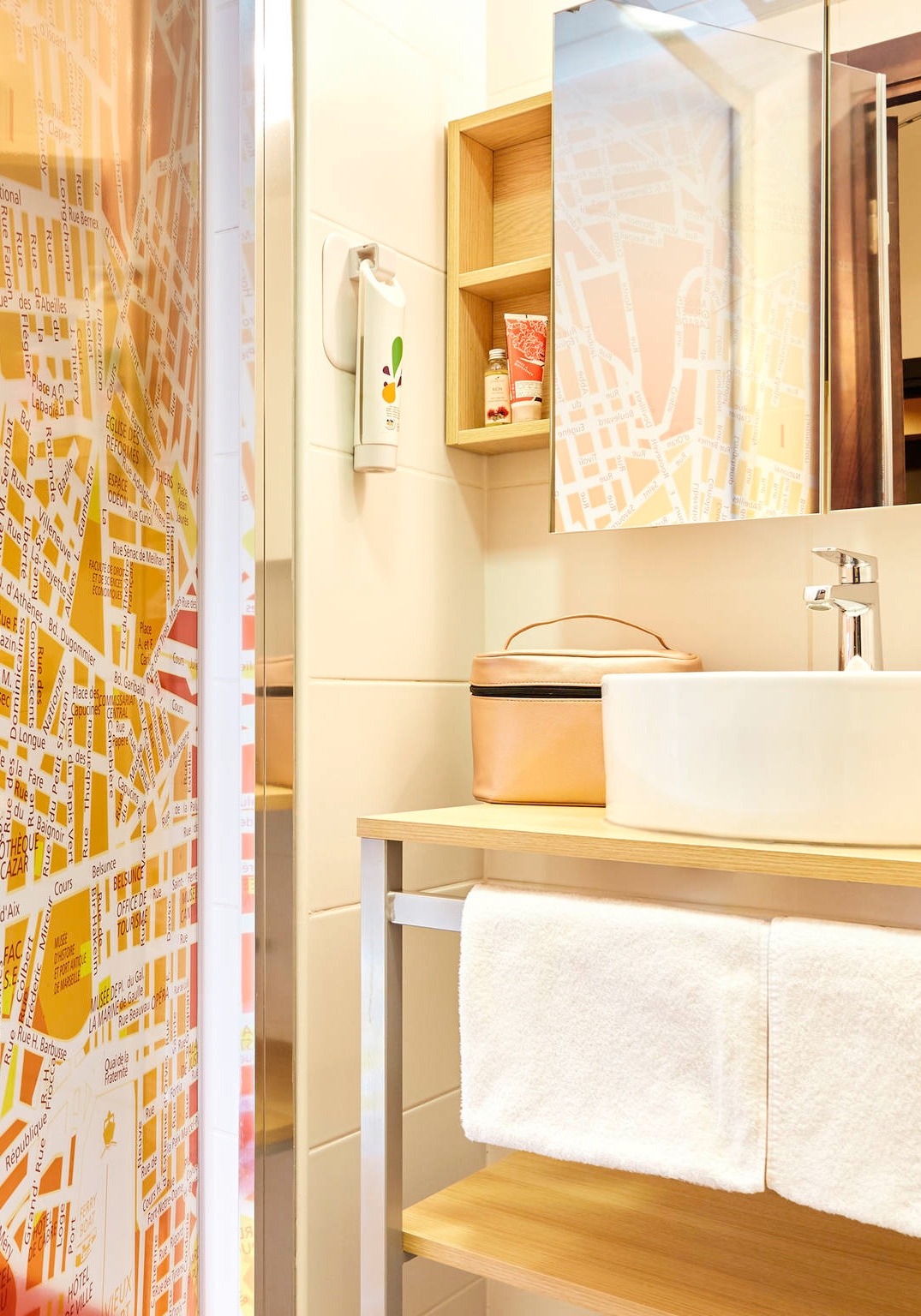 Rénovation et décoration des salles de bain de l'hôtel de l'Ibis Styles de Marseille Gare