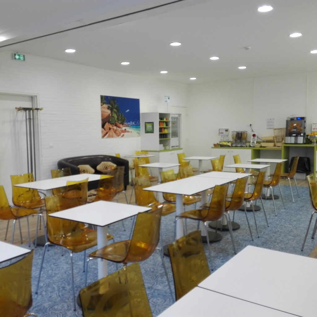 Salle petit-déjeuner avant le projet de décoration d'intérieur