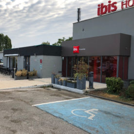 Façade de l'hôtel Ibis Dijon Sud avant rénovation