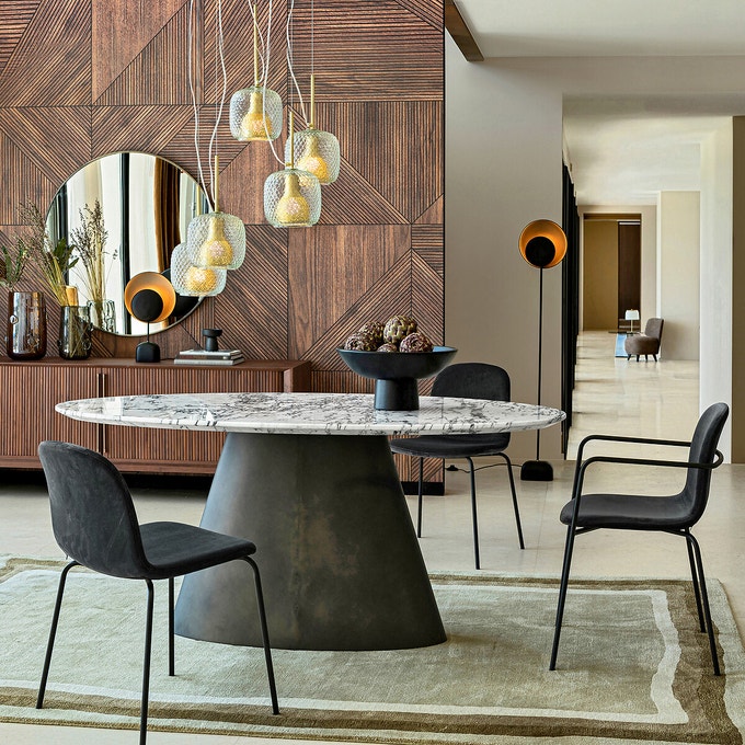 Chaises en velours pour décorer sa salle à manger