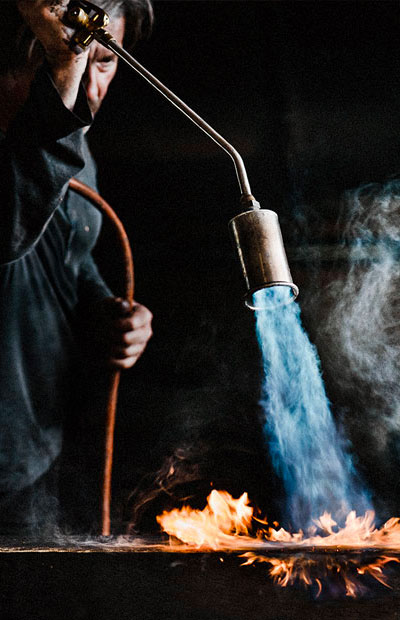 Carbonisation du bois en décoration intérieure