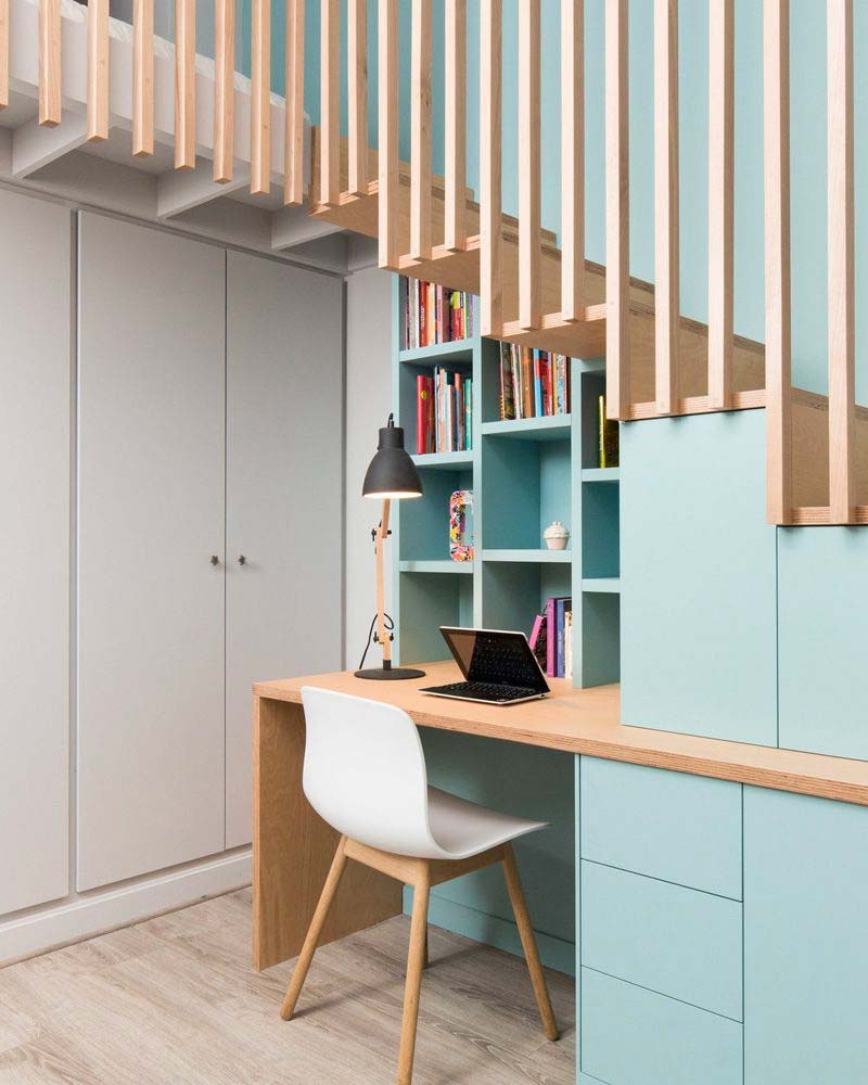 Aménager et décorer un bureau sous un escalier