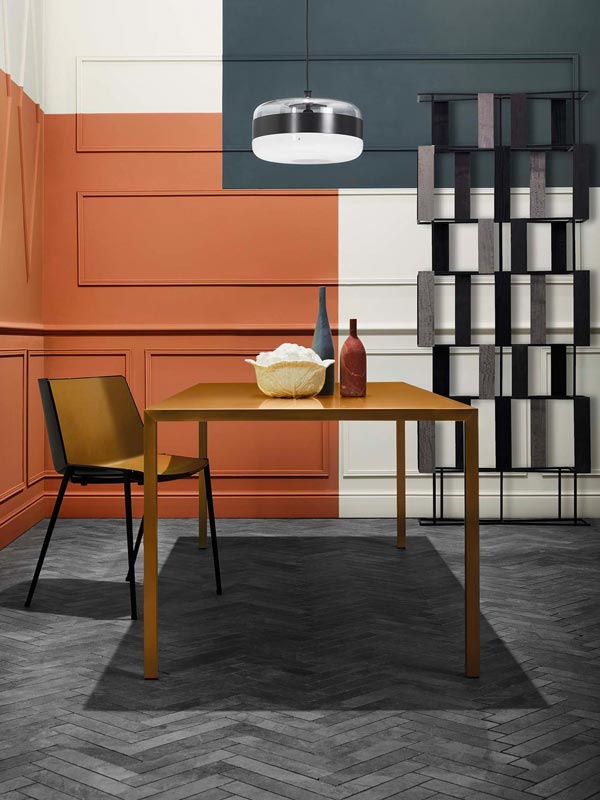 Mur graphique avec la couleur terracotta et le noir