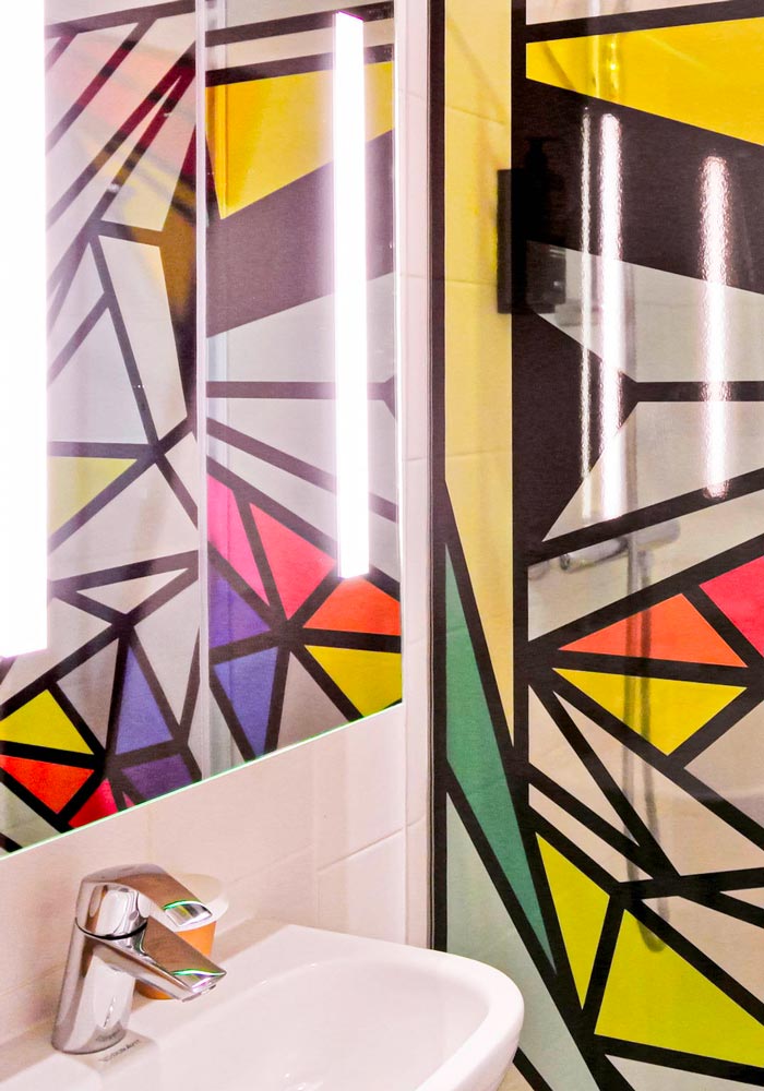 Rénovation et décoration des salles de douche dans un style street art