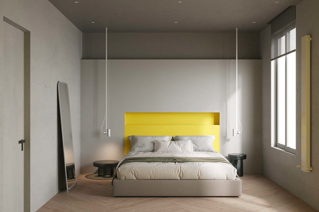 Une chambre grise avec une tête de lit jaune illuminating