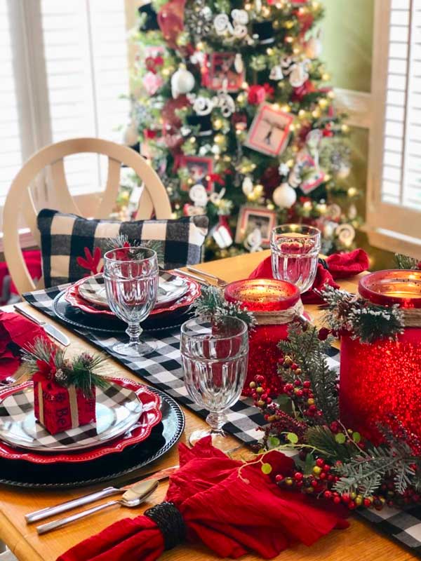 Décoration de table de réveillon traditionnelle à carreaux noir et blanc