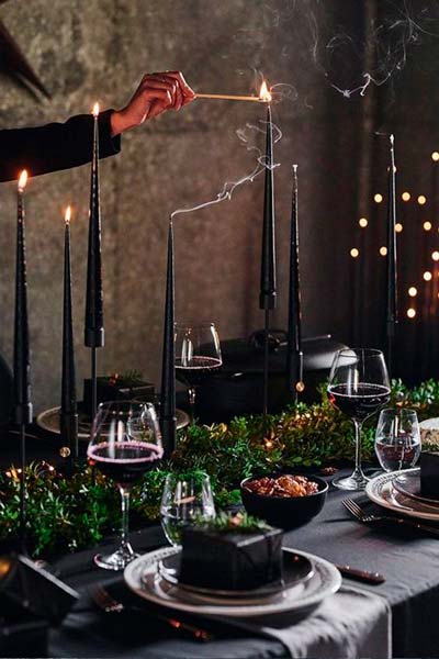 Décoration total black pour la table de Noël de 2020