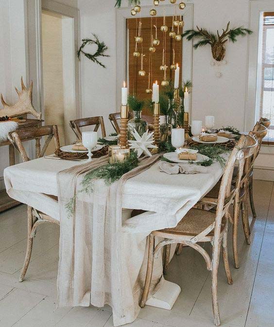 Décoration sobre et naturelle pour la table du réveillon de Noël 2020