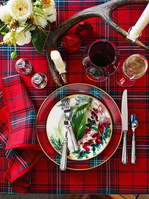 Décoration de table traditionnelle du réveillon, la tendance 2020 est au tartan