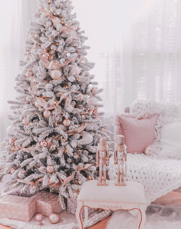 Tendance rose poudré, sapin de Noel rose blush girly