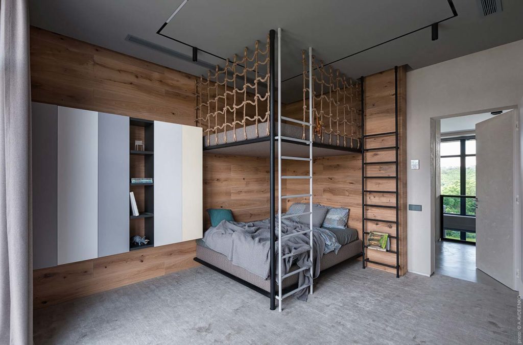 Chambre d'enfant moderne avec un lambris de bois horizontal