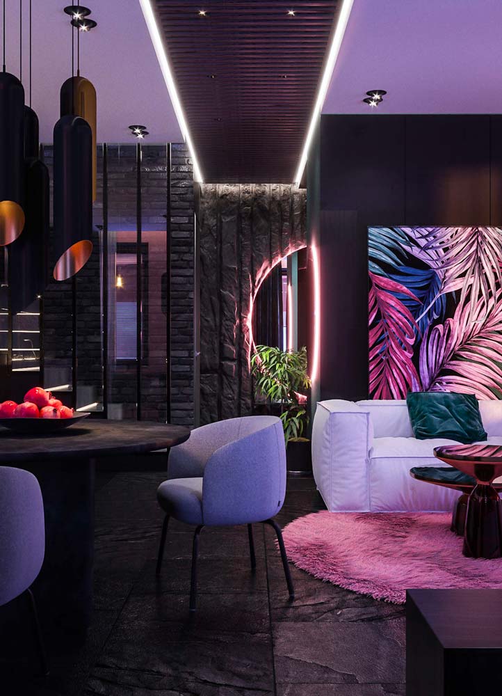 Salon tropical noir avec des éclairages néon et un miroir LED