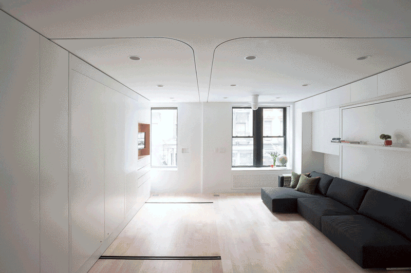 Un appartement minimaliste fonctionnel qui transforme une pièce vide en espace nuit avec plusieurs couchages