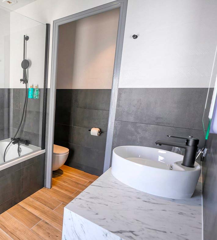 Décoration et aménagement salle de bain hôtel Le Champlain La Rochelle