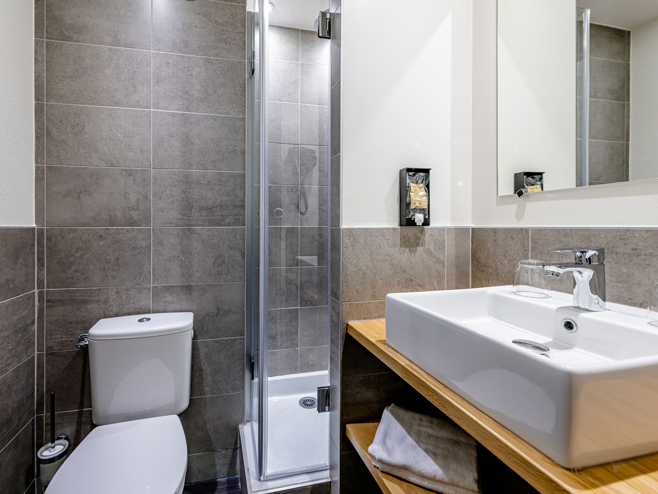 Rénovation des salles de bain de l'hôtel Greet de Floirac
