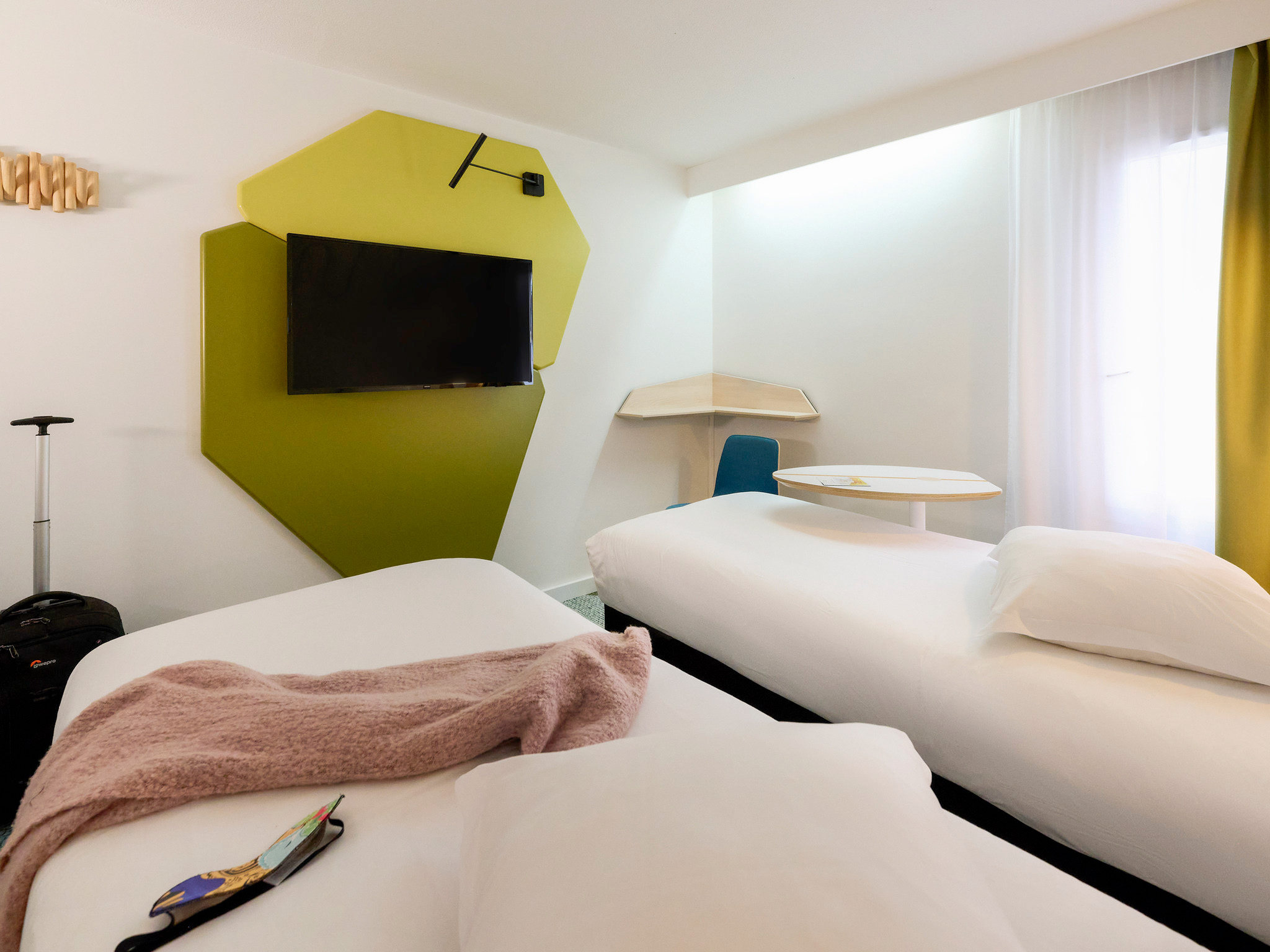 chambre-projet-decoration-chambre-vert-bleu-conception-architecture-interieur-hotel-ibis-tyles-bordeaux