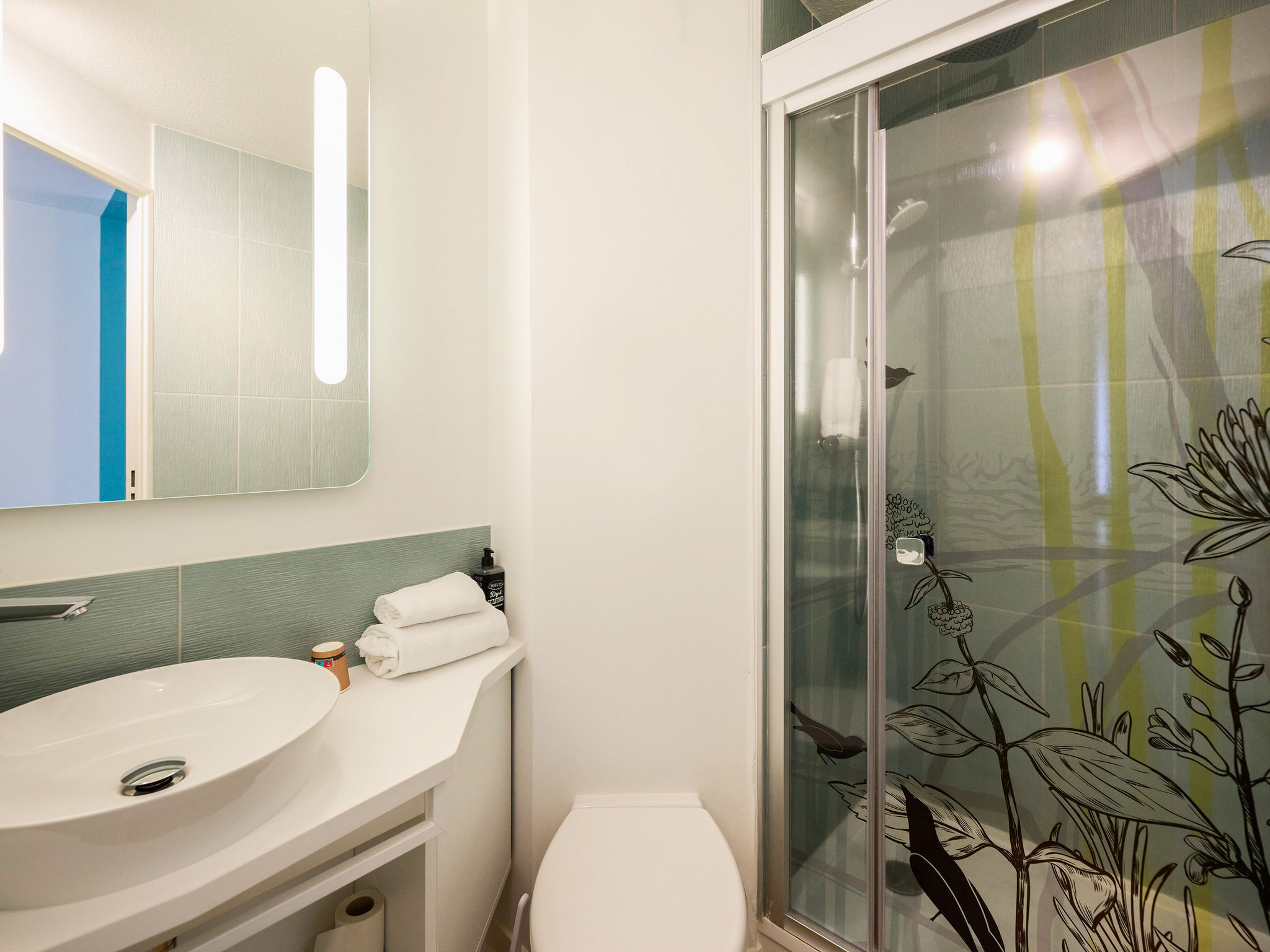 salle-de-bain-naturel-vert-interieur-chambre-hotel-projet-decoration-hotel-ibis-styles-bordeaux