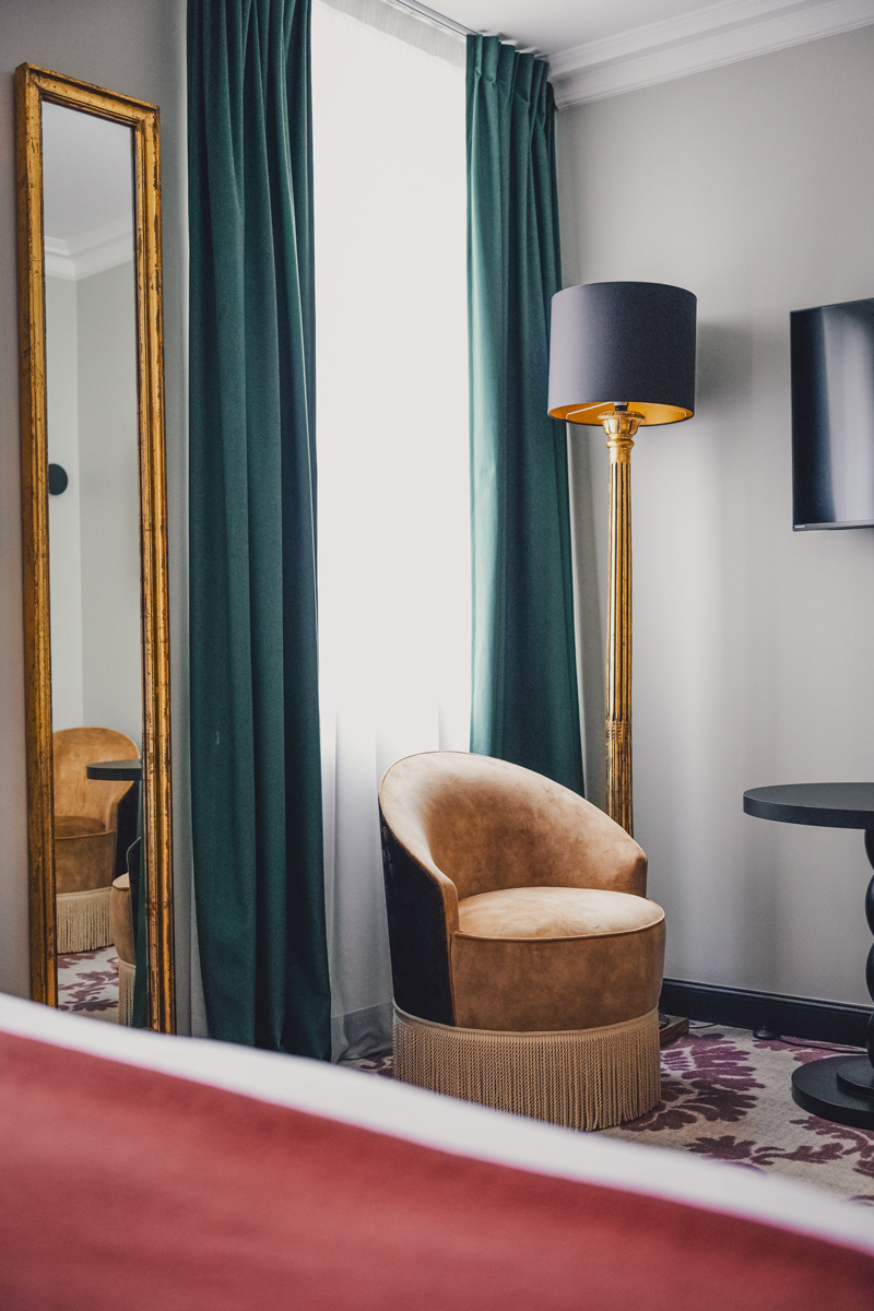 Décoration intérieur de la chambre espace pour travailler ou s'assoir.