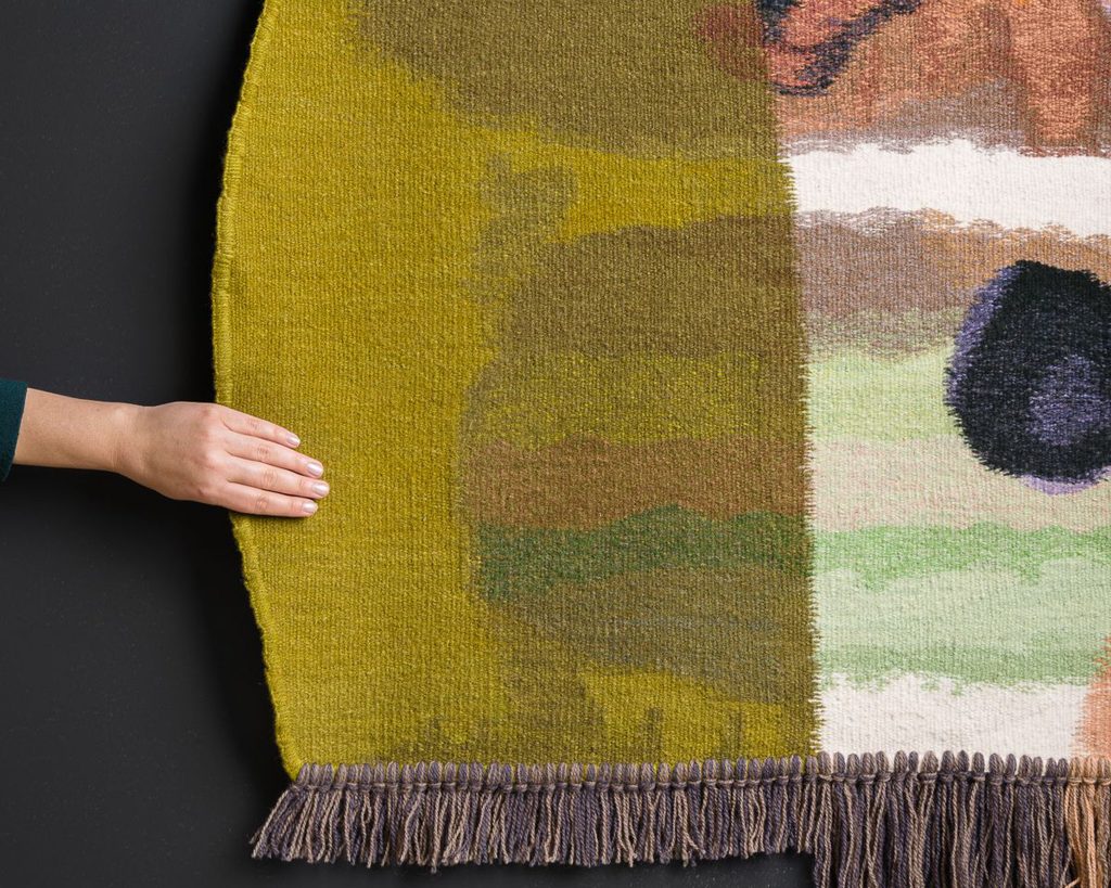 Image illustrant une main choisir un tapis.