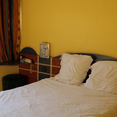 chambre-hotel-avant-travaux-renovation-rehabilitation-maitrise-oeuvre-la-rochelle