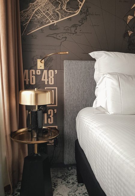renovation-decoration-chambre-creation-tete-de-lit-hotel-le-champlain-La-Rochelle