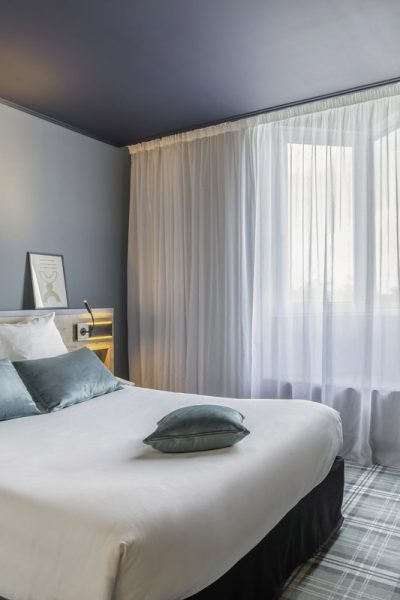 renovation-decoration-chambres-hotel-mercure-villefontaine-bleu-bois